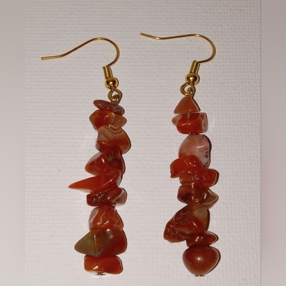 5/$25 CLEARANCE Red agate stone chip earrings